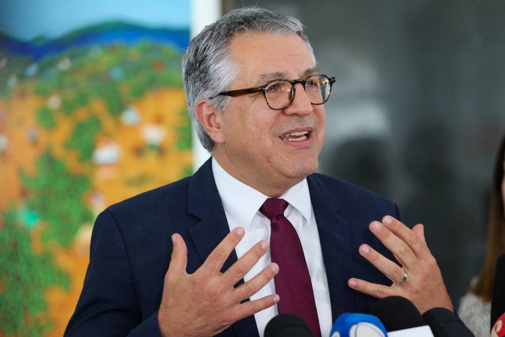 Padilha diz que centros de reabilitação são virada de página, mas que serviço a autistas deve ser ampliado