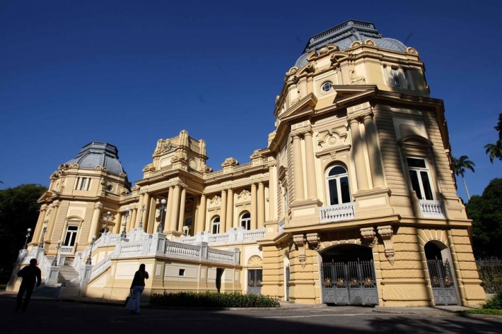 Política do RJ virou ‘salada mista indigesta’, mas STF cria pânico na crise, diz ex-governador