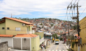 Habitantes de Perus, em SP, acusam fraude em audiência pública