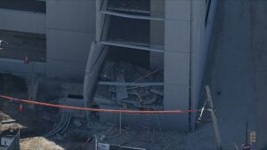 Prédio de estacionamento desaba e deixa um morto e dois desaparecidos