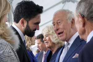 Rei Charles 3º encontra-se com Mamdani durante visita a memorial do 11/9 em NY