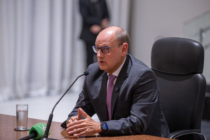 Governo interino do RJ já exonerou 638 servidores com economia anual estimada em R$ 30 mi