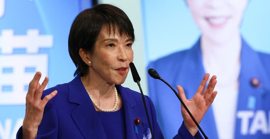 Primeira-ministra do Japão surpreende Macron com golpe de ‘Dragon Ball’ em evento