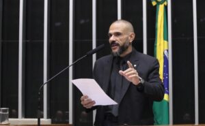 Câmara aprova redução no tempo de atividade para aposentadoria de PMs e bombeiros