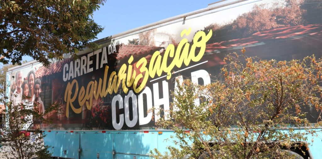 Carreta da Regularização oferece serviços no Guará