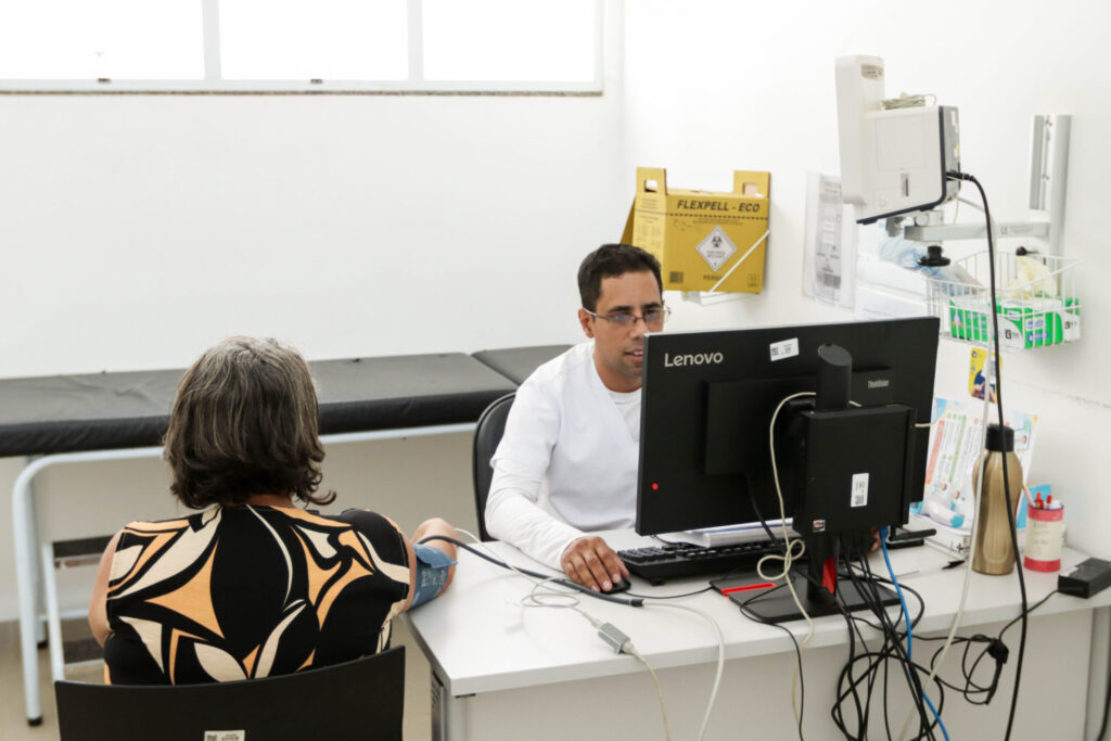 Psicóloga orienta sobre comunicação para relações saudáveis na saúde do DF