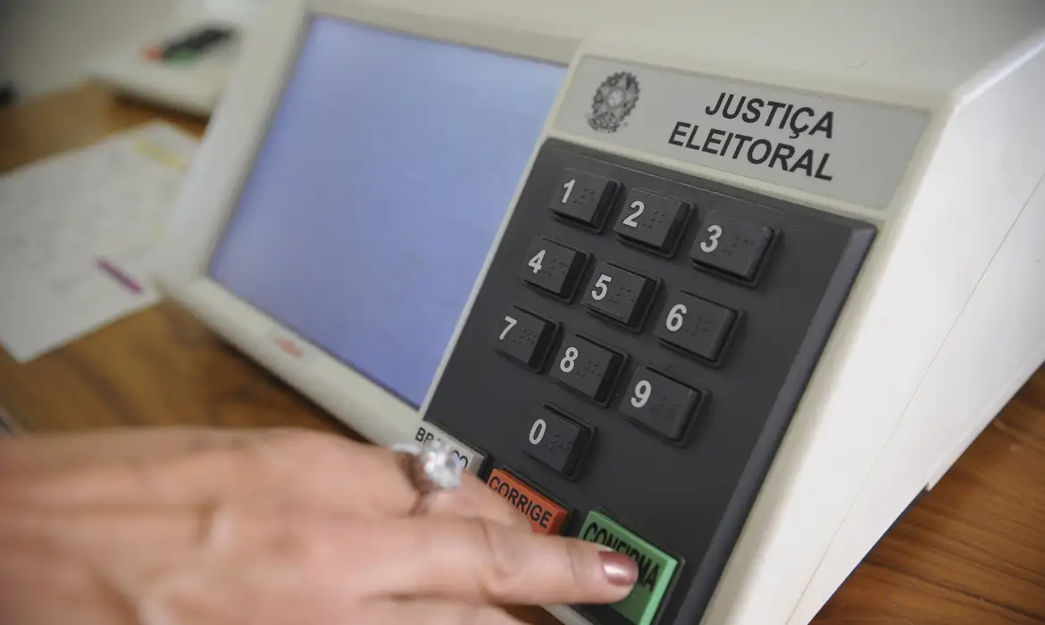 Onze governadores renunciam para disputar eleições de 2026