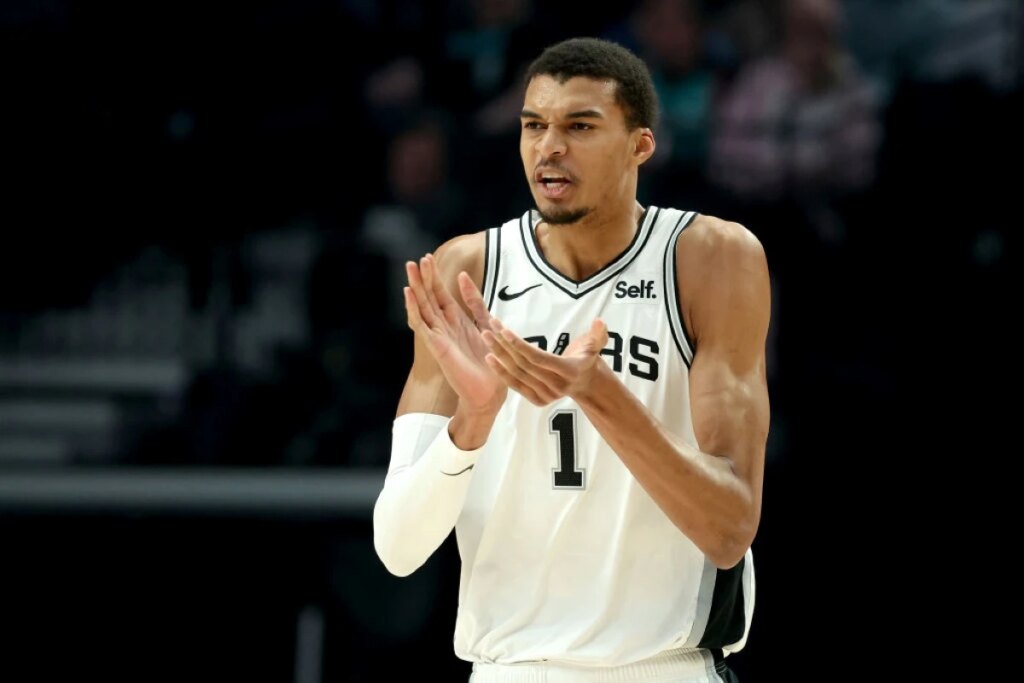 Wembanyama conquista premiação e atinge feitos históricos na NBA