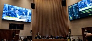 CLDF aprova projeto do Detran após espera de quatro horas