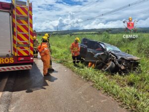 Acidente com três veículos deixa motociclista morto em Brazlândia