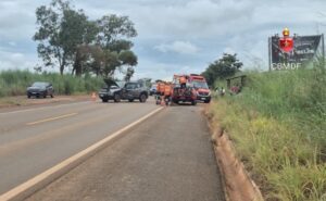 Acidente entre dois carros deixa quatro feridos na BR-251