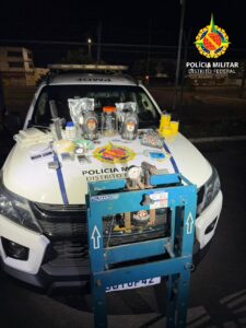 Dupla é detida com cocaína, maconha e estrutura de tráfico no DF