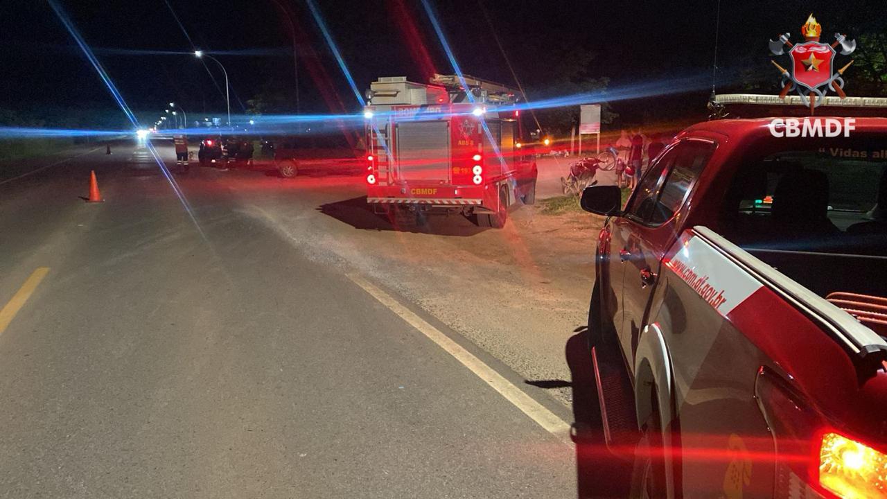 Colisão entre carro e moto mobiliza bombeiros em Sobradinho
