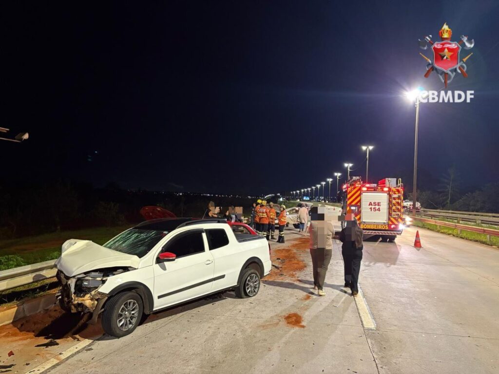 Sinistro com três veículos deixa dois feridos na via Estrutural