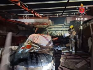 Incêndio atinge oficina em Samambaia durante a madrugada