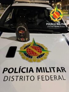 Dupla é detida por suspeita de receptação após compra de celular por R$ 30 no DF