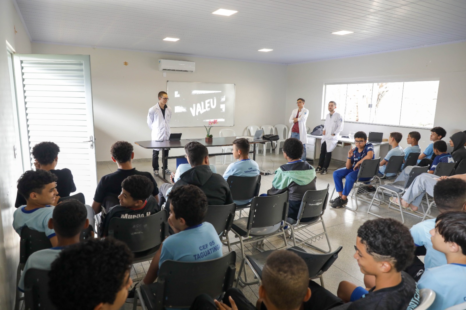 Programa Saúde na Escola promove ações de vacinação e palestras em Taguatinga