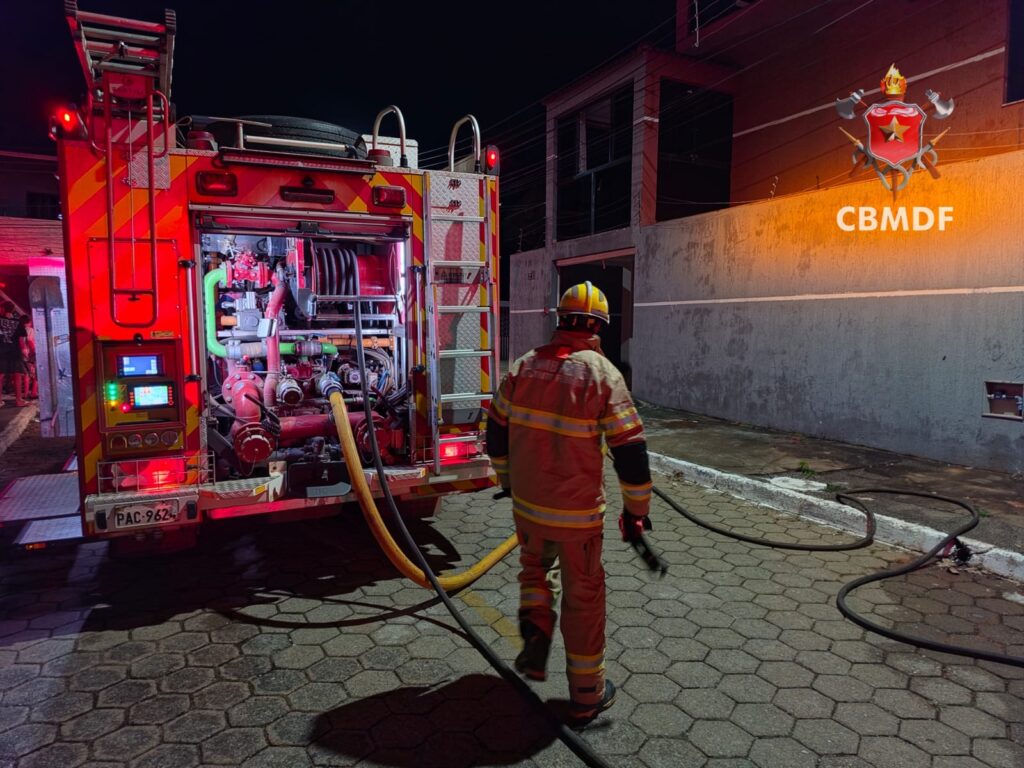 Incêndio atinge residência no Itapoã e é controlado sem vítimas