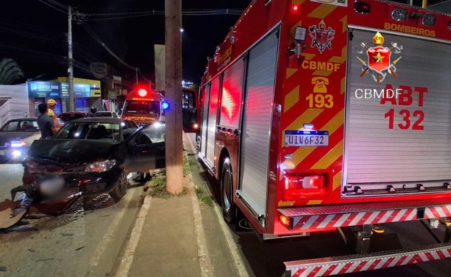 Colisão entre dois carros deixa mulher ferida em São Sebastião