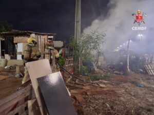 Incêndio atinge barraco em Ceilândia e é controlado sem deixar feridos