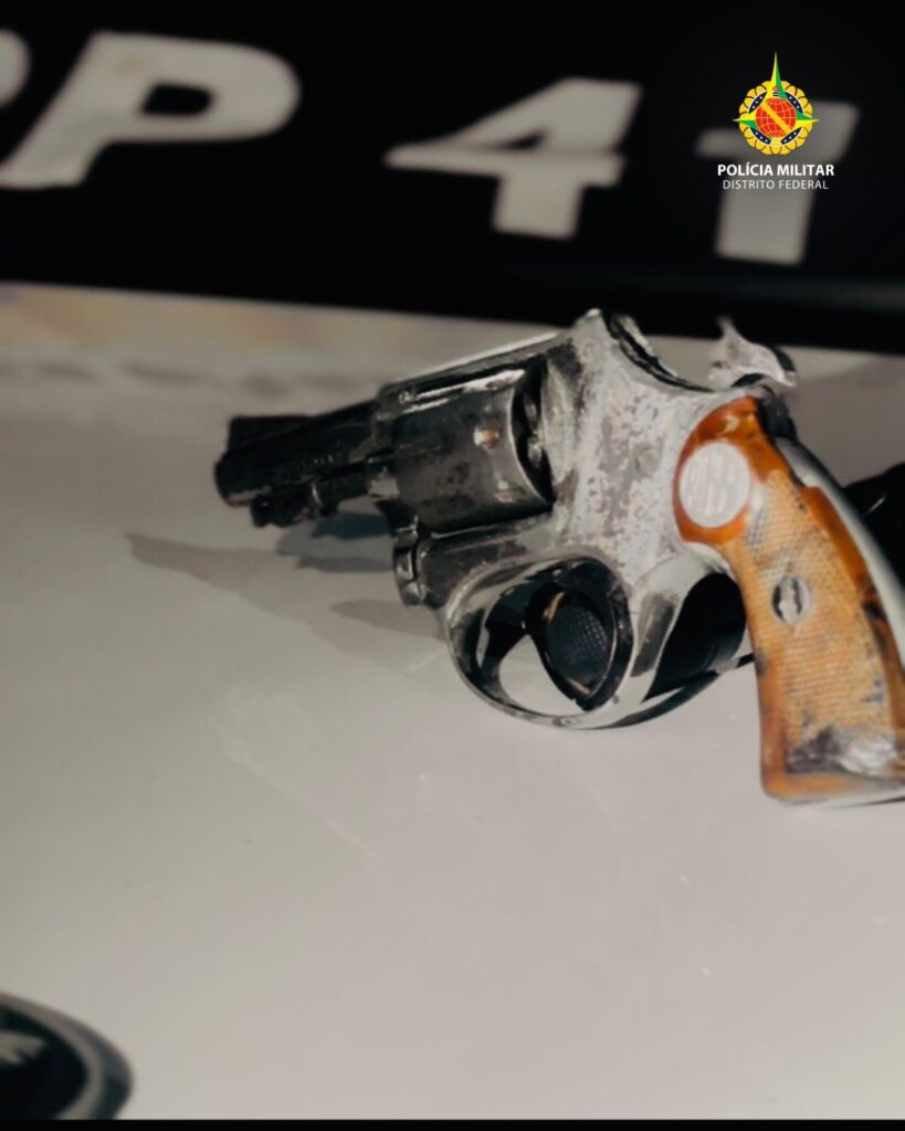 Homem é flagrado com arma de fogo e levado à UPA após surto no DF