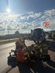 Motociclista fica ferido após colisão com carro na BR-070