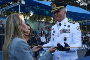 Coronel Rômulo Palhares assume comando da PMDF em solenidade com governadora