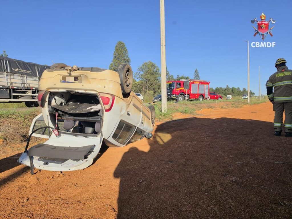 Motorista fica ferido após capotamento na DF-001