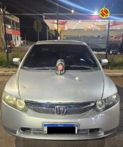 Homem é preso com carro roubado e tenta subornar policiais em Taguatinga