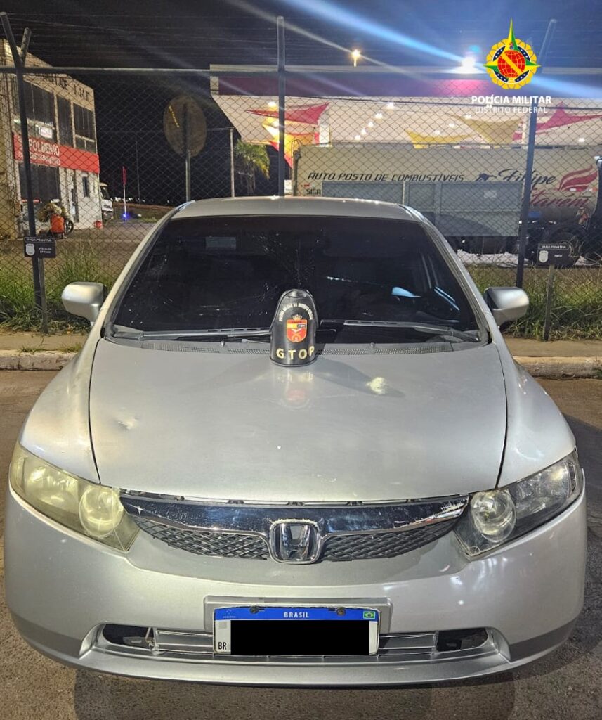 Homem é preso com carro roubado e tenta subornar policiais em Taguatinga