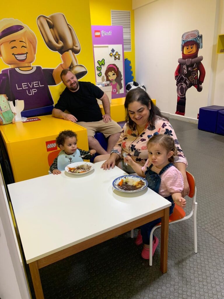 Adoção: mãe de 2 crianças explica como tudo muda depois que o telefone toca