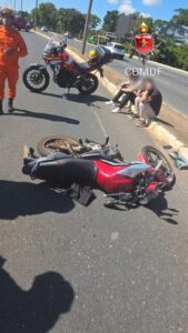 Sinistro entre carro e moto deixa dois feridos na Ponte JK