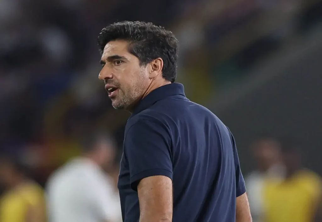 Palmeiras critica STJD e CBF por efeito suspensivo negado a Abel Ferreira e adiamento de jogo do Flamengo