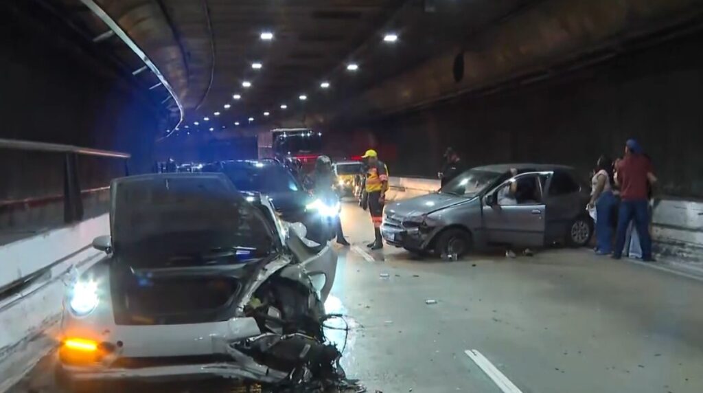 Mãe de suspeito assume responsabilidade por acidente com Porsche em SP e contraria testemunhas