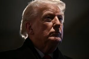 Trump diz que assinará ordem para pagar todos os funcionários do DHS