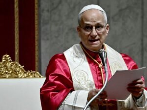 Em visita a Camarões, papa denuncia ‘tiranos’ que ‘devastam’ o mundo