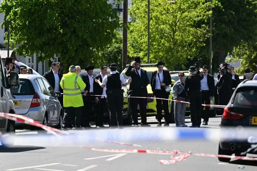 Dois judeus ficam feridos em ataque ‘terrorista’ com faca em Londres