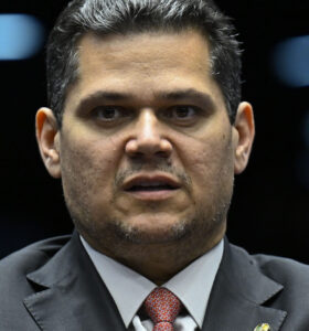 Davi Alcolumbre retira trechos de veto ao PL da Dosimetria e divide Congresso