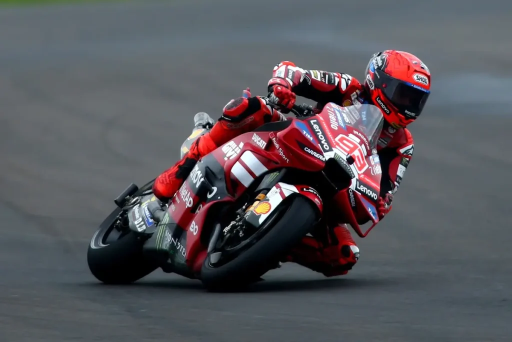 Chefe da Ducatti revela que Marc Márquez busca melhor forma na MotoGP após lesão no último ano