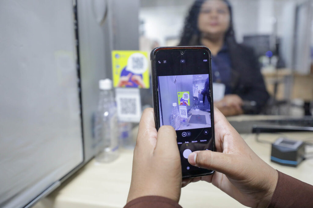 TRE-DF adota DF Libras para atender eleitores surdos