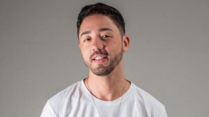 Rico Melquiades se filia ao PSDB para ser candidato e promete cirurgia plástica gratuita