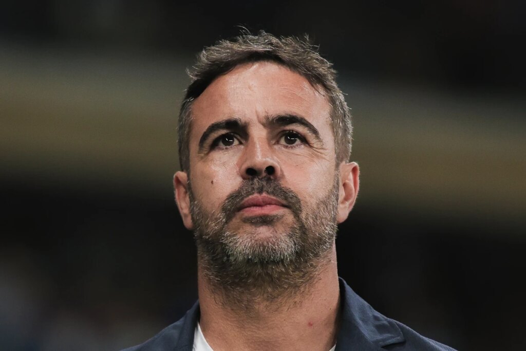 Dono do Cruzeiro explica por que renovou o contrato de Artur Jorge