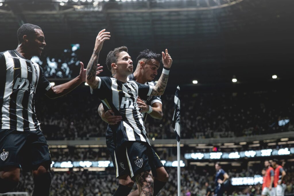 Cassierra marca no fim e Atlético-MG vence a primeira na Sul-Americana