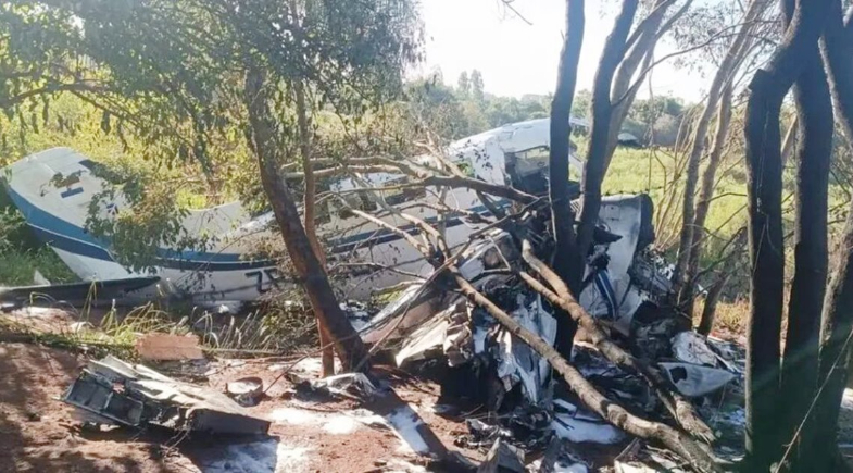Avião com R$ 15 milhões em espécie cai no Paraguai; moradores saqueiam dinheiro