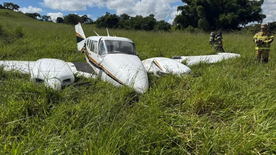 Avião de pequeno porte com duas pessoas faz pouso de emergência em Goiás