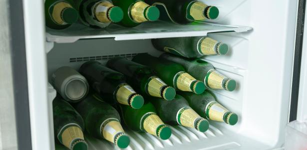 Cerveja esquenta e depois volta para a geladeira: isso estraga a bebida?