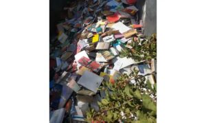 Prefeitura de Osasco descarta livros mofados da Biblioteca Monteiro Lobato