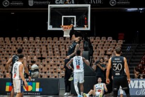 Brasília Basquete mantém embalo e vence seu 13º jogo seguido em casa
