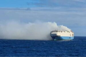 Irã promete ‘responder em breve’ a ataque e apreensão de cargueiro pelos EUA