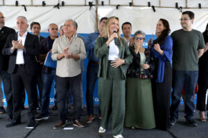 GDF entrega 12 ônibus escolares acessíveis em Planaltina